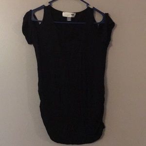 Cold shoulder maternity tee shirt